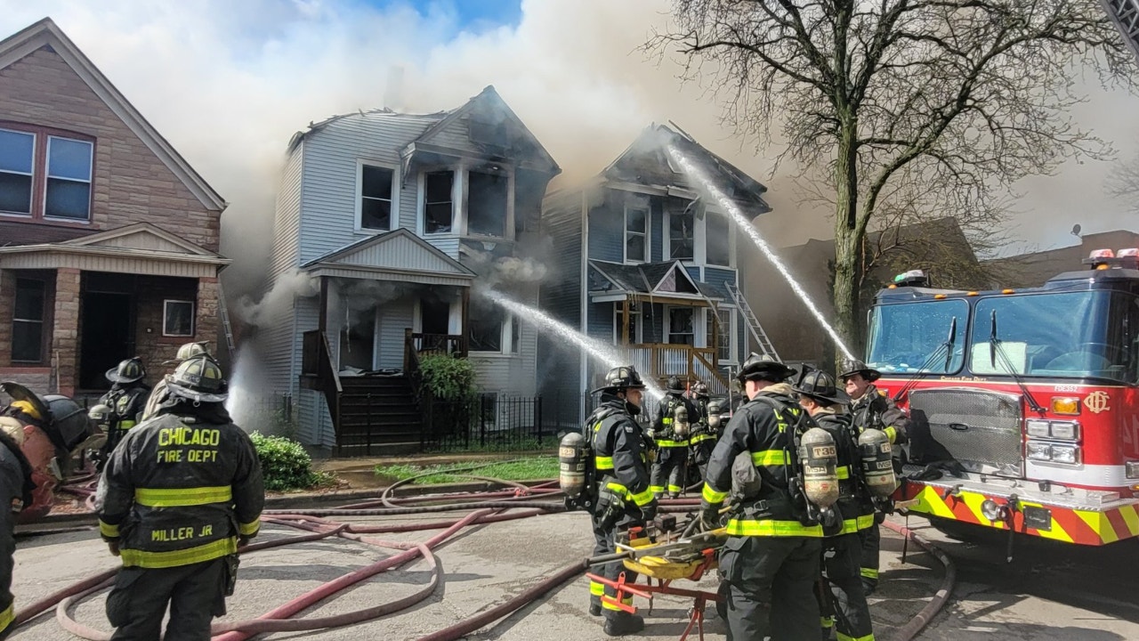 Heavy smoke seen for miles as homes burn on Chicago's West Side