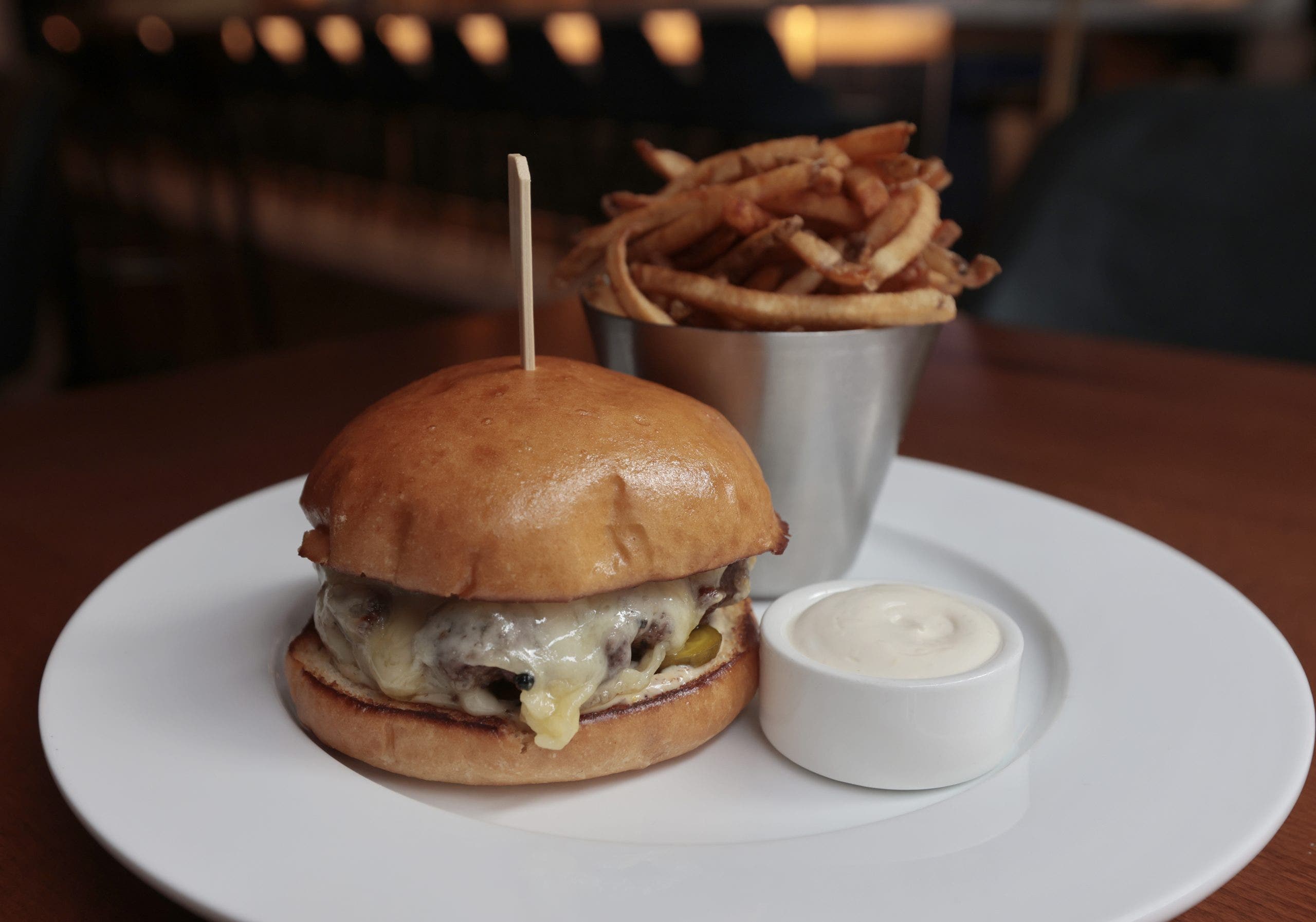 Holiday Club in Uptown to close after more than three decades