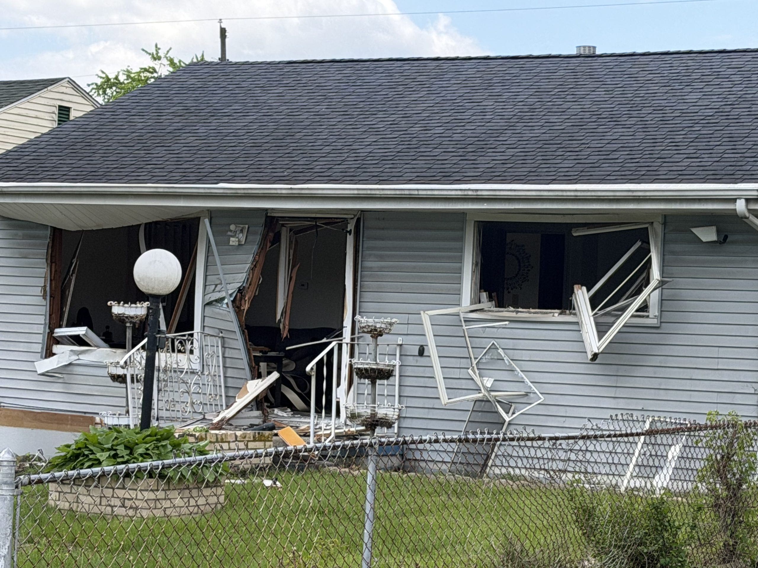 Indiana standoff ends after SWAT armored vehicle rams home: sheriff