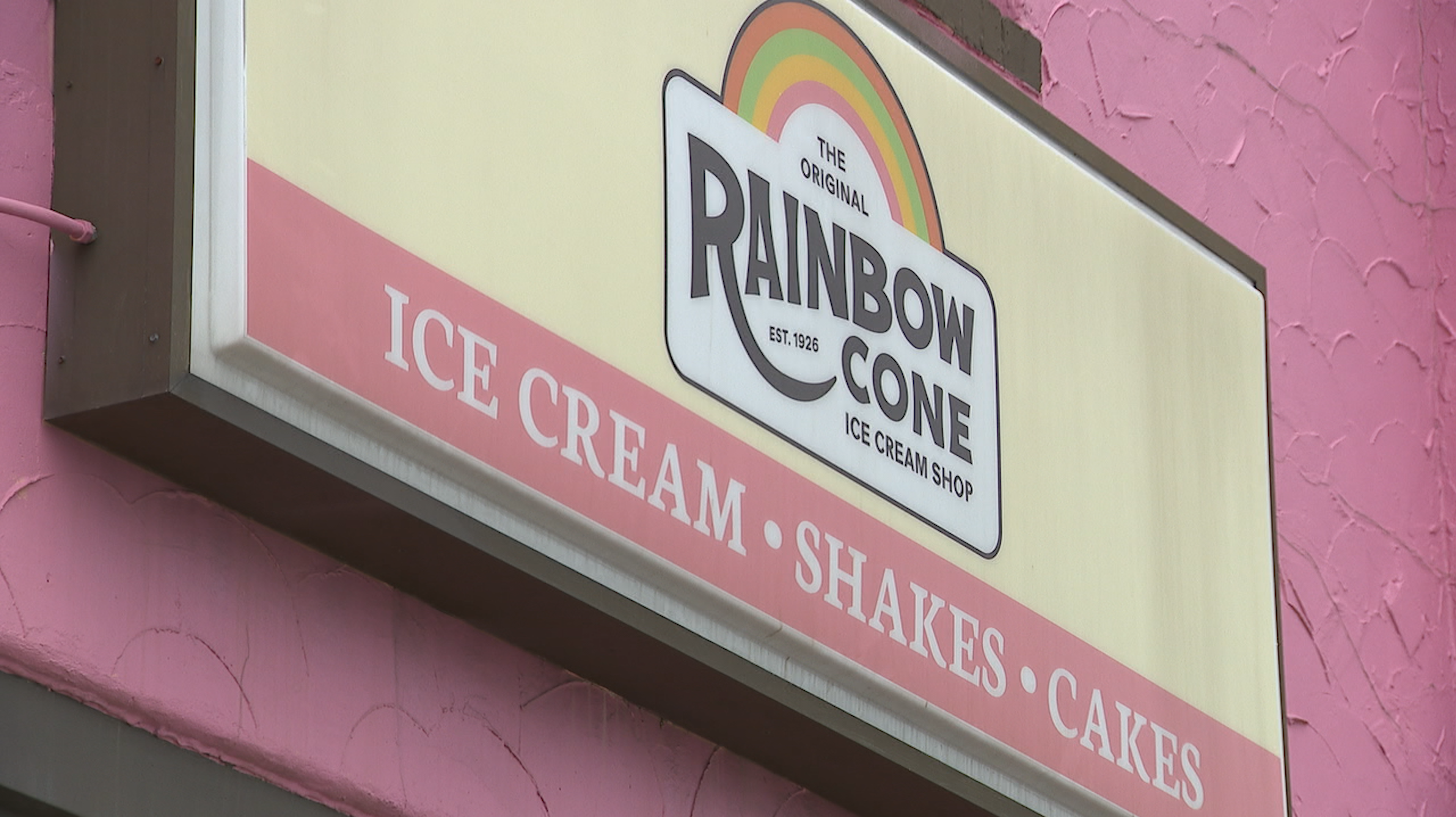 Chicago's Original Rainbow Cone prepares for 100th anniversary, celebrates signature 5-slice cone