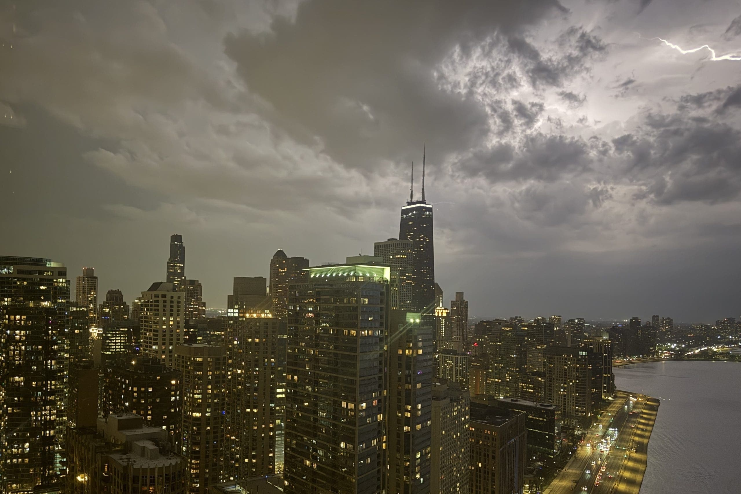 Live updates: Severe thunderstorm watch issued for Chicago area