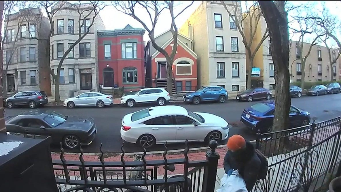 West Loop residents targeted by group of thieves in ongoing early morning spree