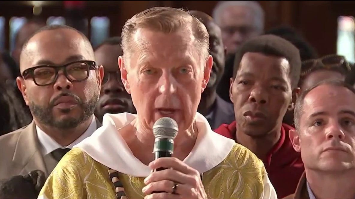 Chicago faith leaders defend Pope Leo amid clash with Trump