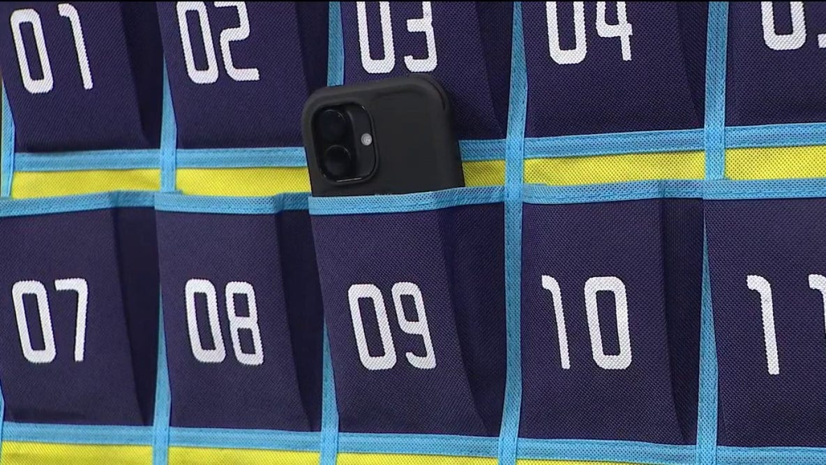 Illinois lawmakers debate school cellphone ban as some districts enact their own policies