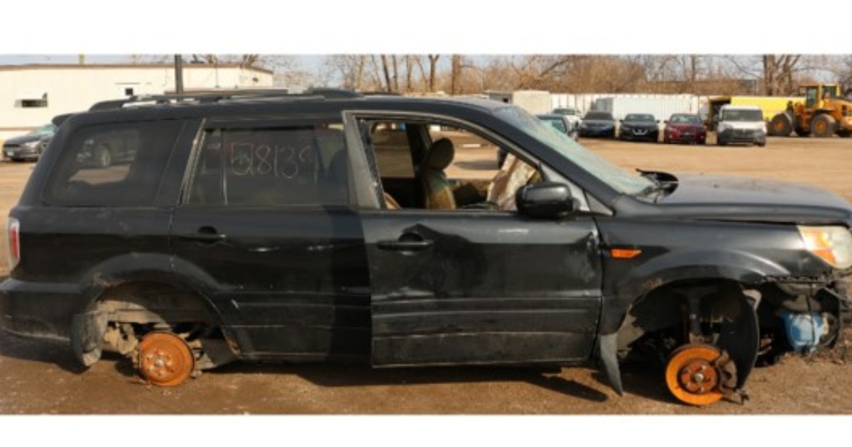 Chicago police seek driver after deadly hit-and-run crash into viaduct