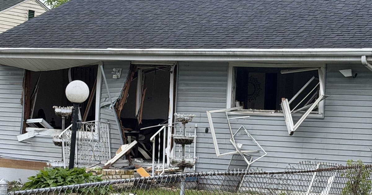 Indiana standoff ends after SWAT armored vehicle rams home: sheriff