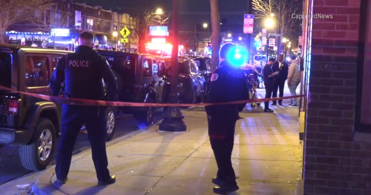 3 shot, 1 critically hurt, on Chicago’s North Side near bar, police say ...