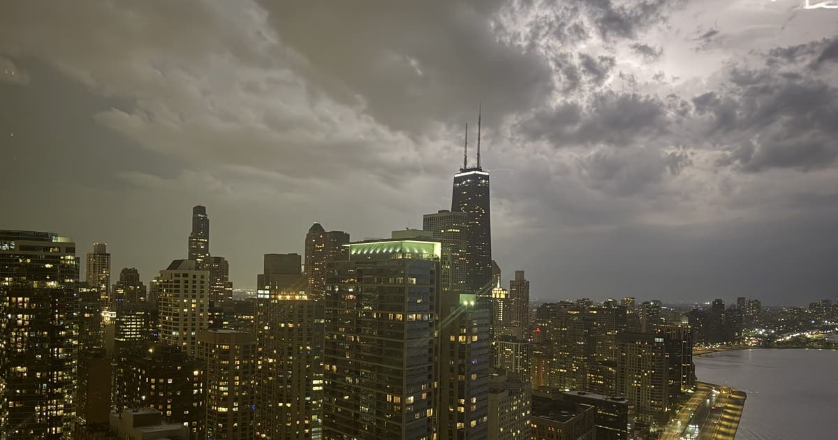 Live updates: Severe weather threatens Chicagoland, tornadoes possible