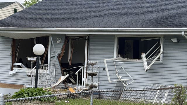 Indiana standoff ends after SWAT armored vehicle rams home: sheriff