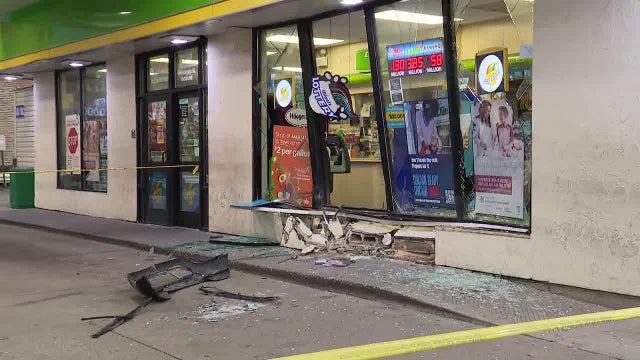 Crash-and-grab thieves steal ATM in second Chicago incident in 24 hours
