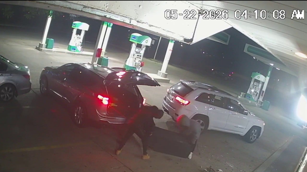 Video shows smash-and-grab crew hit Chicago gas station