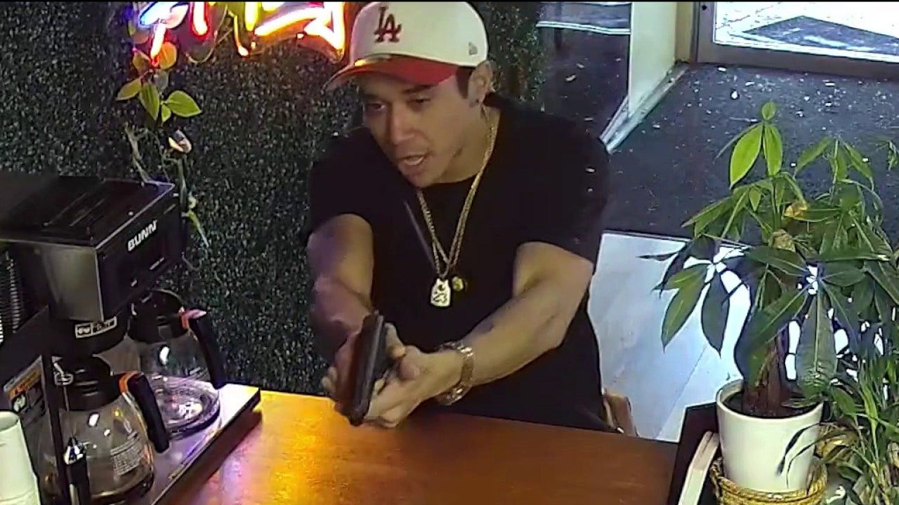 Chicago-area restaurant owner robbed at gunpoint: 'I thought God help me'