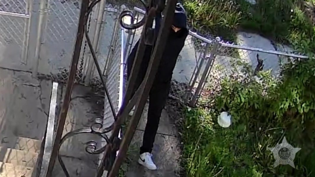 Chicago police seek suspect tied to triple shooting
