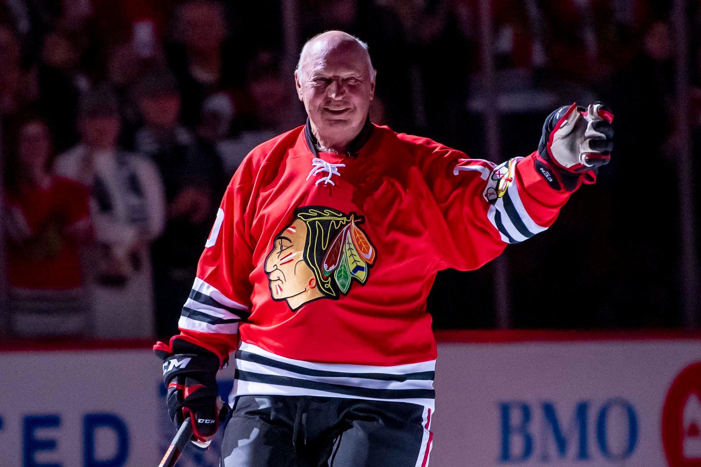 Blackhawks legend Dennis Hull dies at 81