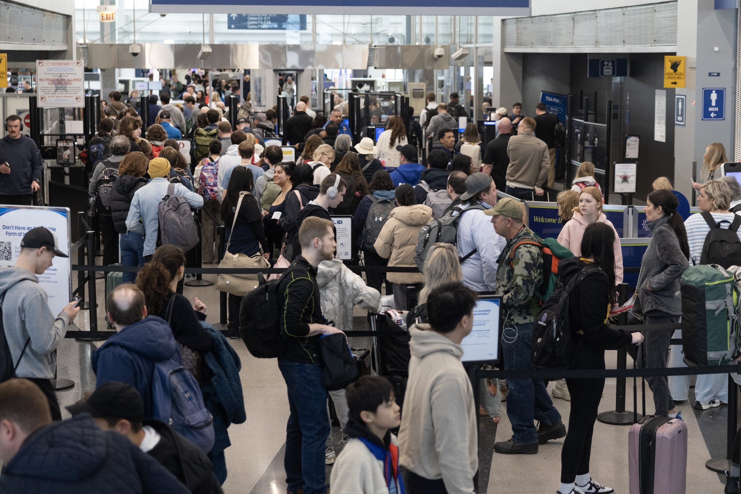 Ebola screenings begin at Chicago O'Hare Airport amid Africa outbreak
