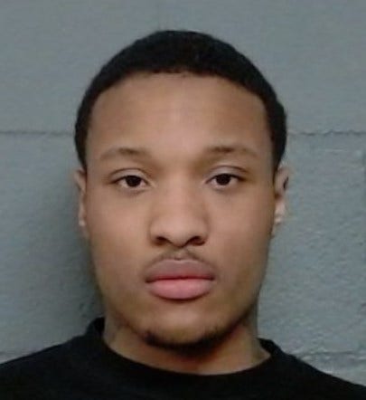 Michigan Avenue Saks Fifth Avenue employee accused of helping steal $7,500 in merchandise: officials