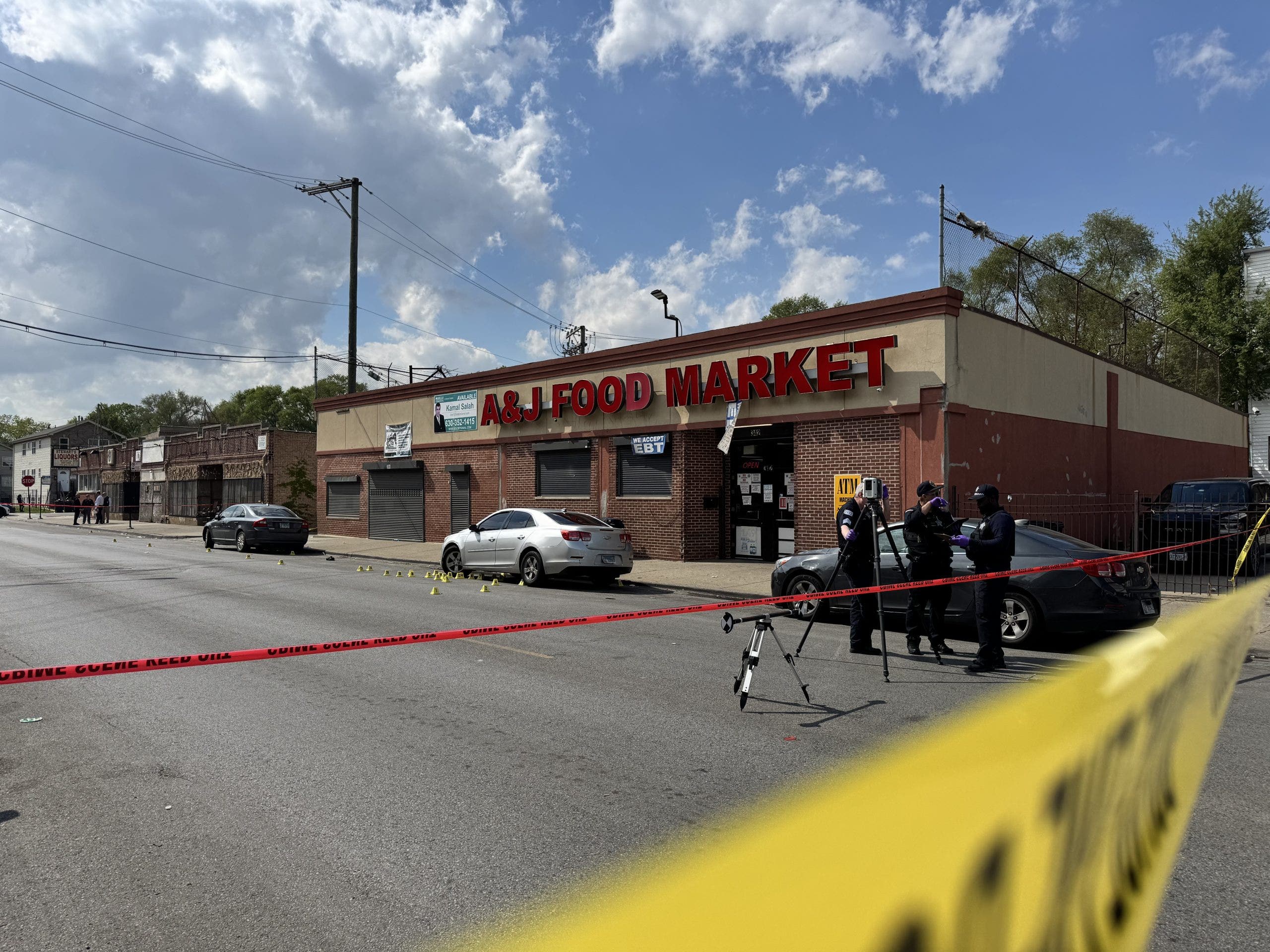 Man killed, two wounded in broad daylight Englewood shooting: police