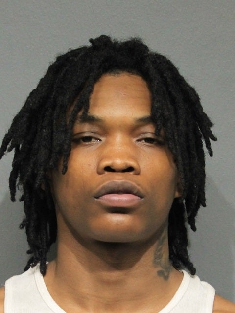 Chicago man arrested 2 months after South Shore stabbing, attempted robbery