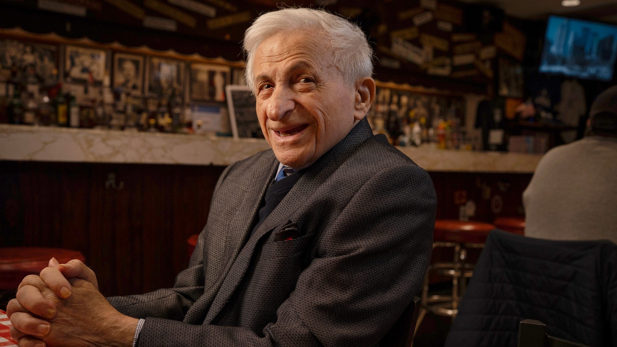 Billy Goat Tavern owner Sam Sianis dies at 91, restaurant says