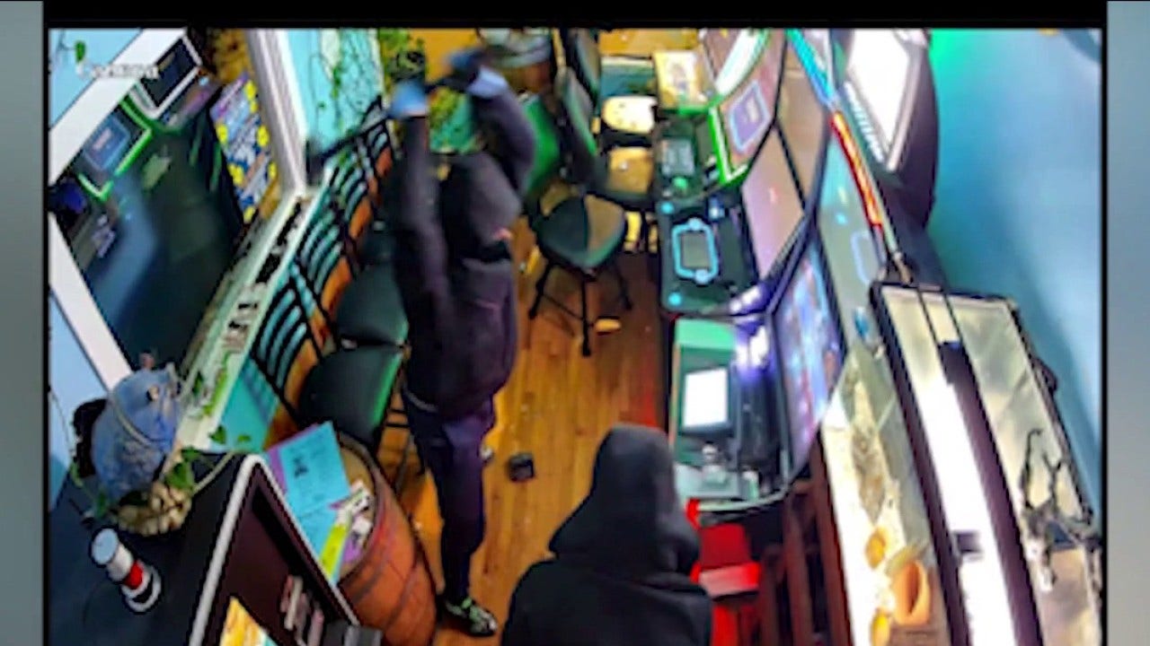 Video surveillance captures smash-and-grab at Blue Island seafood restaurant