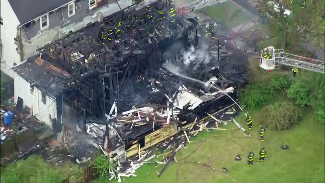 Large fire destroys 2 homes in South Chicago