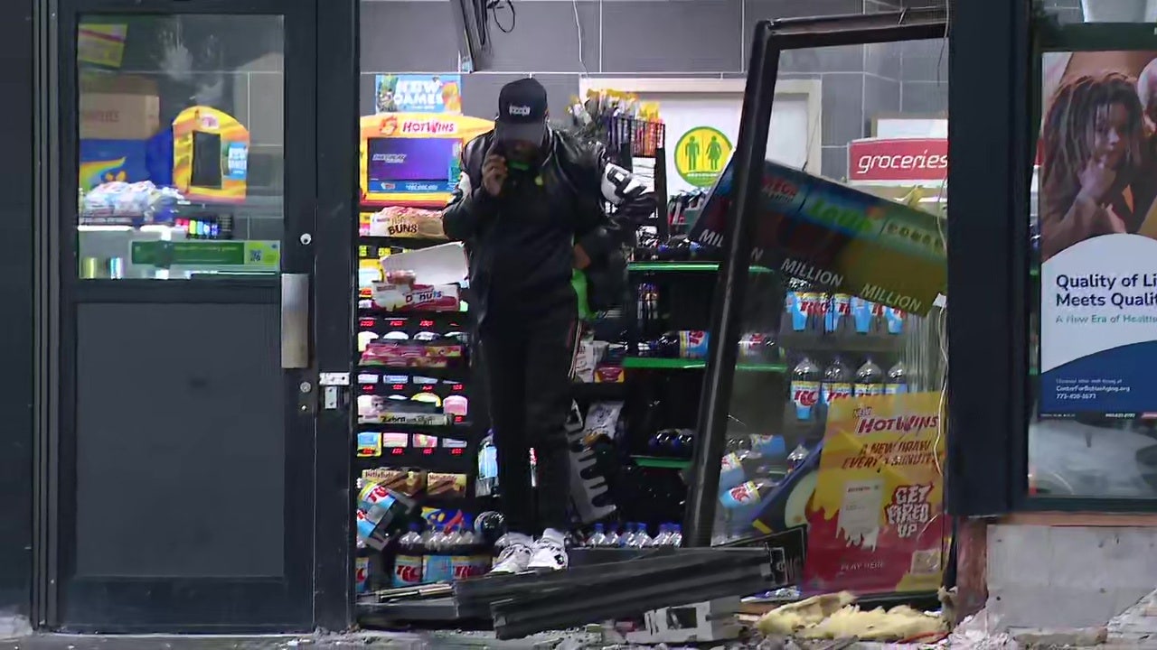 Smash-and-grab crew hits Chicago gas station