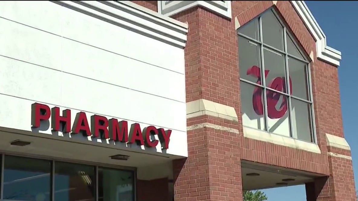 Losing a lifeline: Chicago South Side residents push back against Walgreens closure