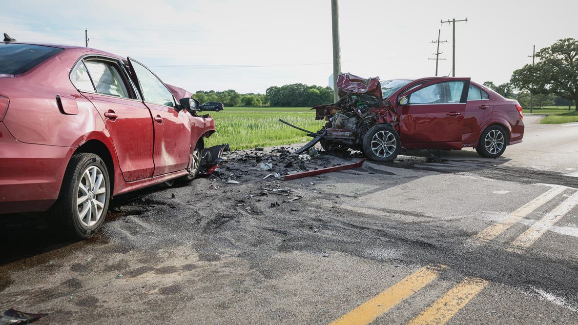 Two dead after head-on crash in Kane County: officials