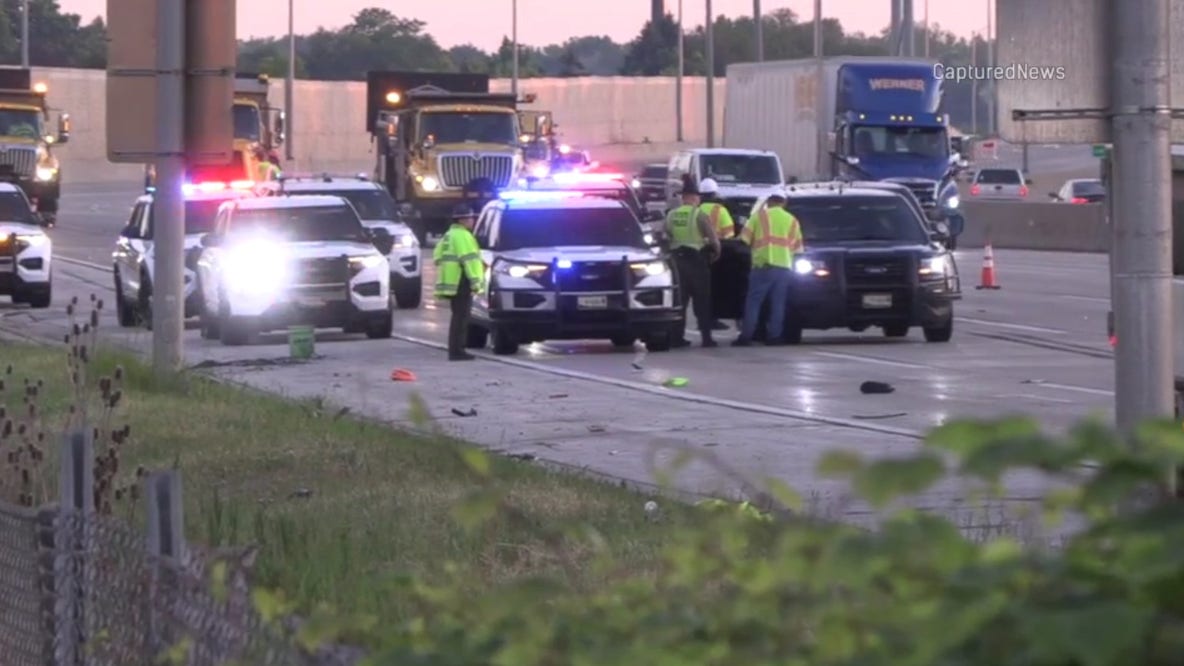 3 tollway workers hit, 1 dead in I-294 crash in north suburbs: ISP