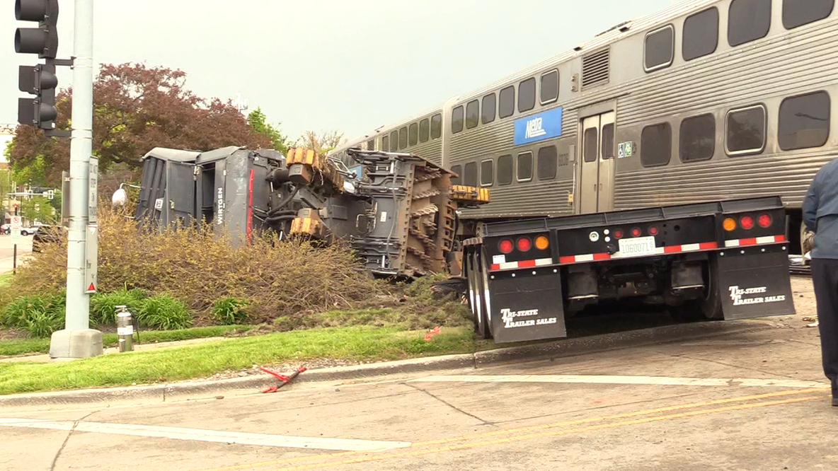 Metra UP-North train collides with semi in Wilmette, service suspended