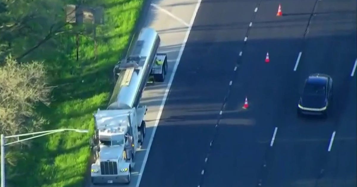 Edens Expressway ramp shut down, lanes blocked after semi leak