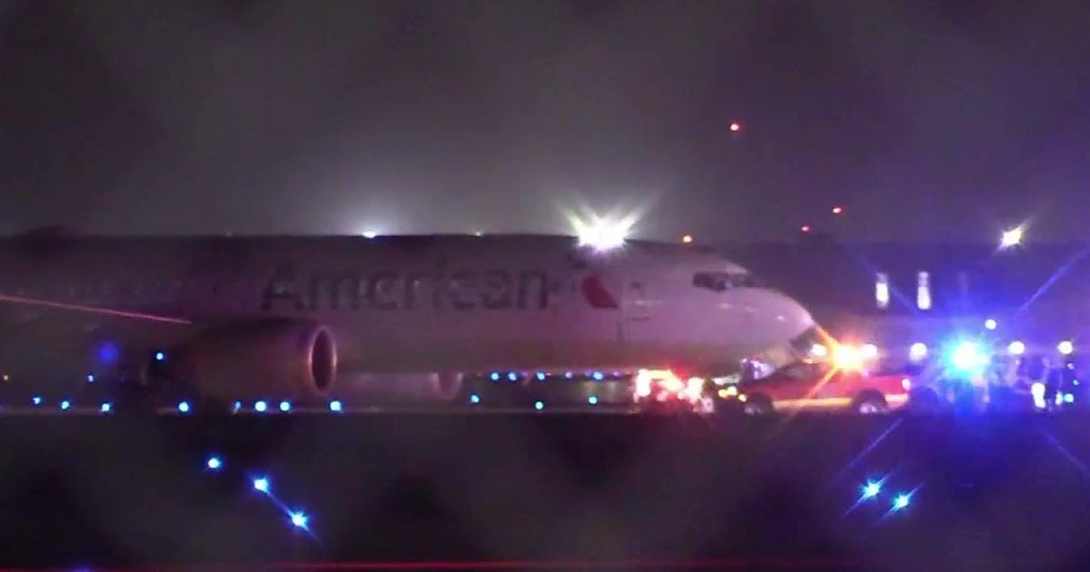 Plane lands at O'Hare Airport with two flat tires: 'Felt it sway'