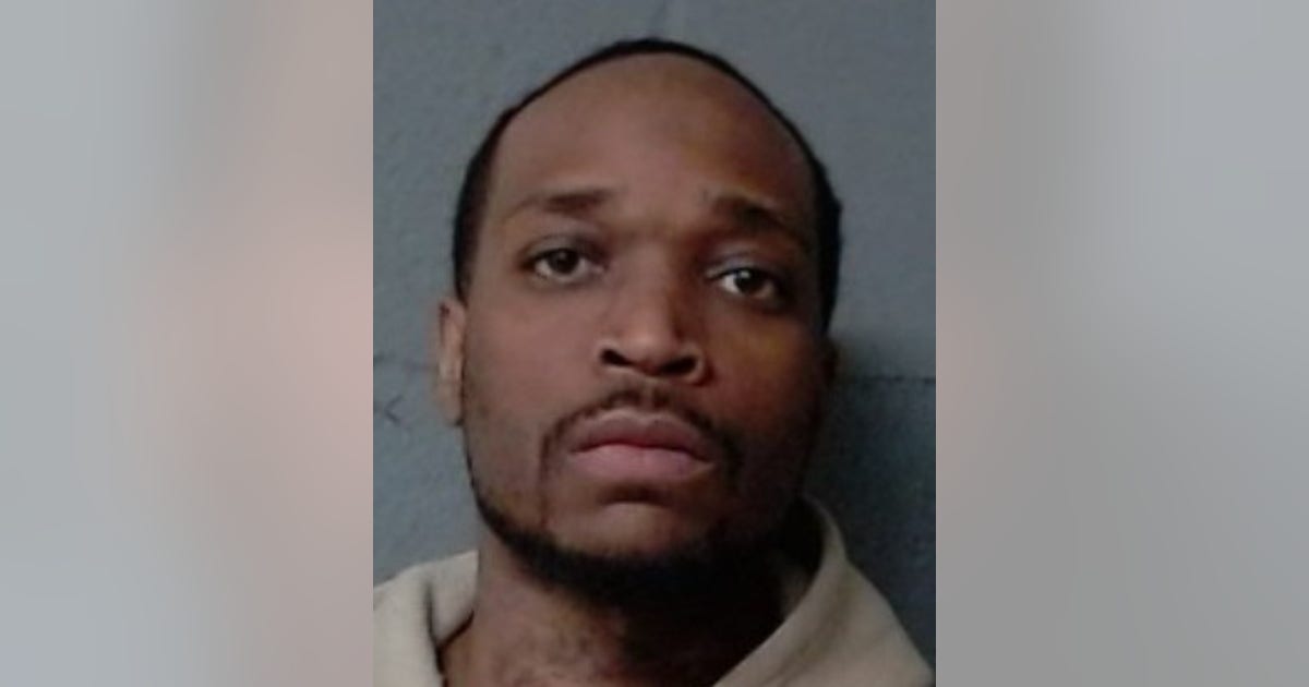 Chicago man charged in K iPhone theft at Des Plaines facility: officials