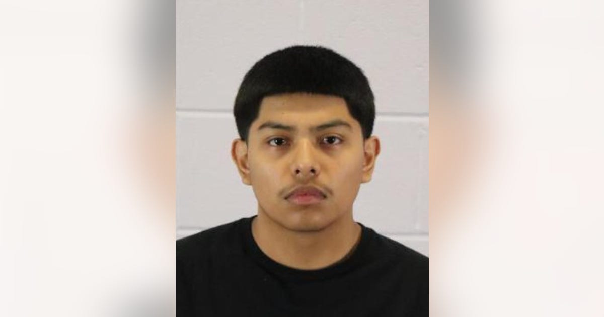 Aurora police chase results in gun charges for 2 teens