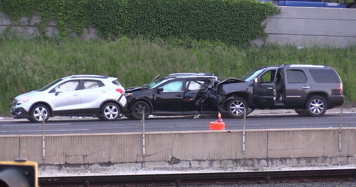 I-290 crash leaves 1 dead, 7 others hurt: ISP