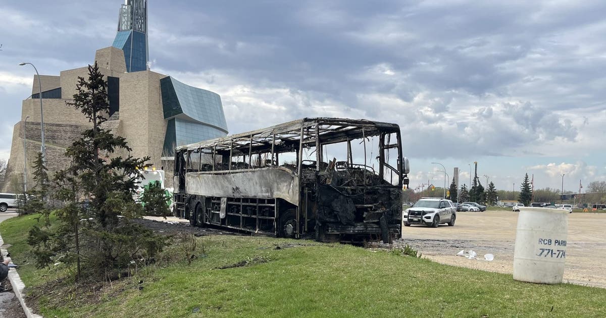 Teen charged in Kane County Cougars team bus fire during Canada trip, Winnipeg police say