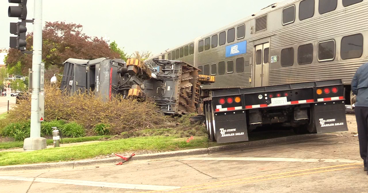 Metra UP-North train collides with semi in Wilmette, service suspended