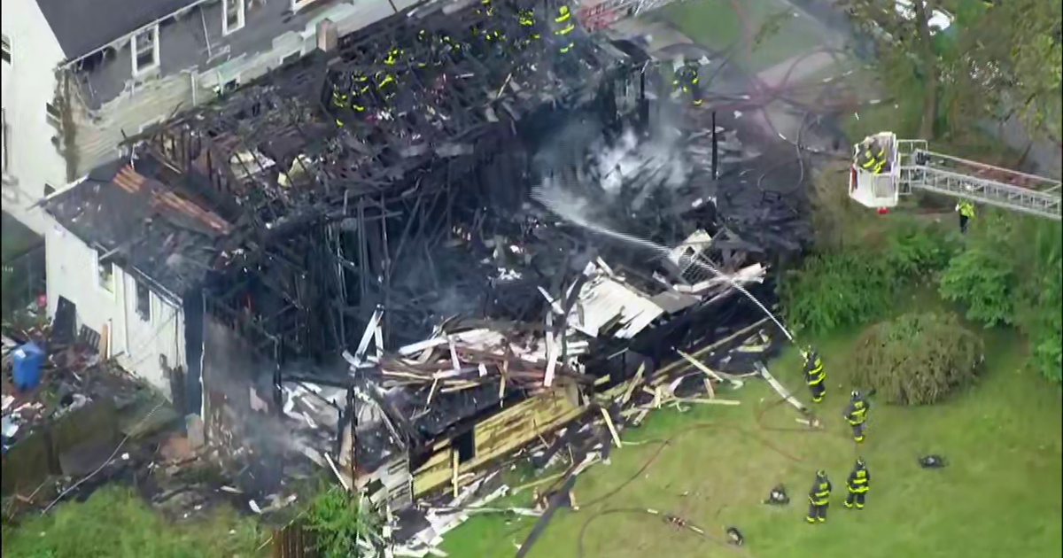 Large fire destroys 2 homes in South Chicago