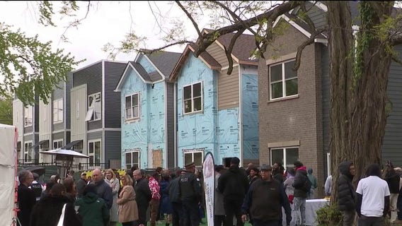 Chicago neighborhood sees new homes rise on long-vacant lots