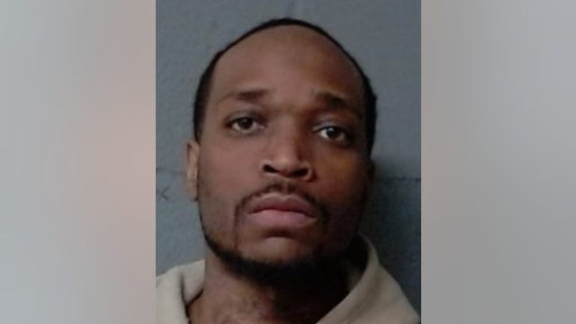 Chicago man charged in $31K iPhone theft at Des Plaines facility: officials