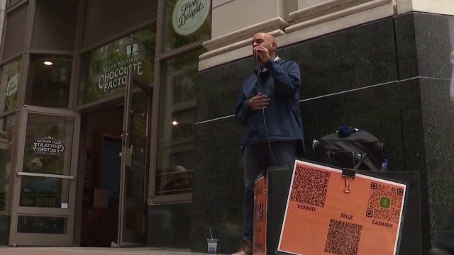 Caught on camera: Chicago street performer robbed mid-song