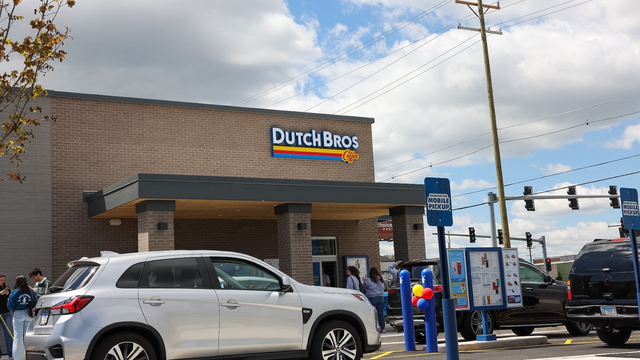 Dutch Bros Coffee opens first Chicagoland location
