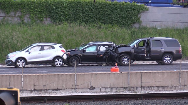 I-290 crash in Chicago leaves 1 dead, 7 others hurt, police say