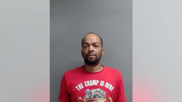 Convicted felon charged after struggle with police at Chicago Ridge Mall: police