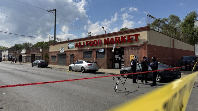 Man killed, two wounded in broad daylight Englewood shooting: police