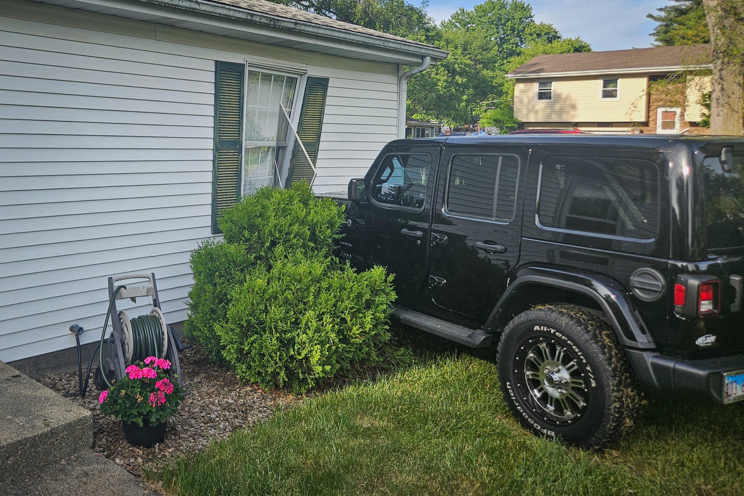 Jeep crashes into suburban Chicago home