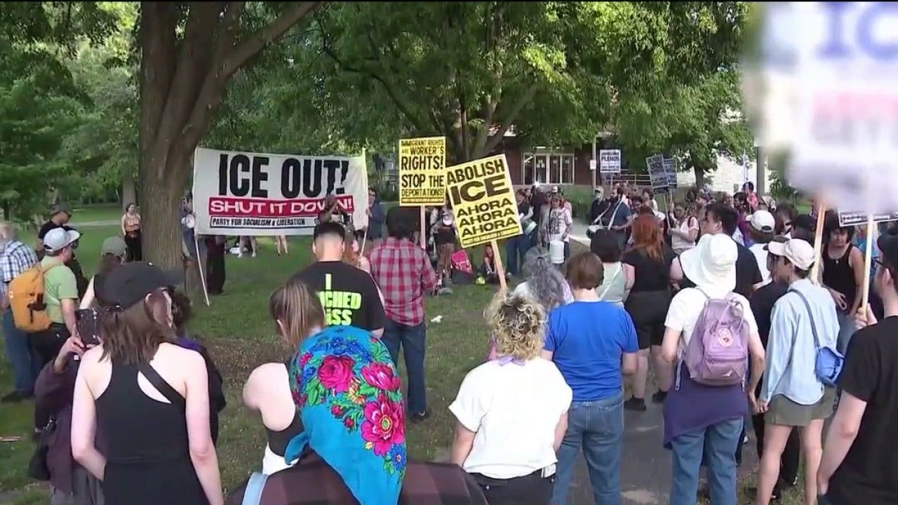 Dozens gather in Horner Park to protest federal immigration arrest in Albany Park