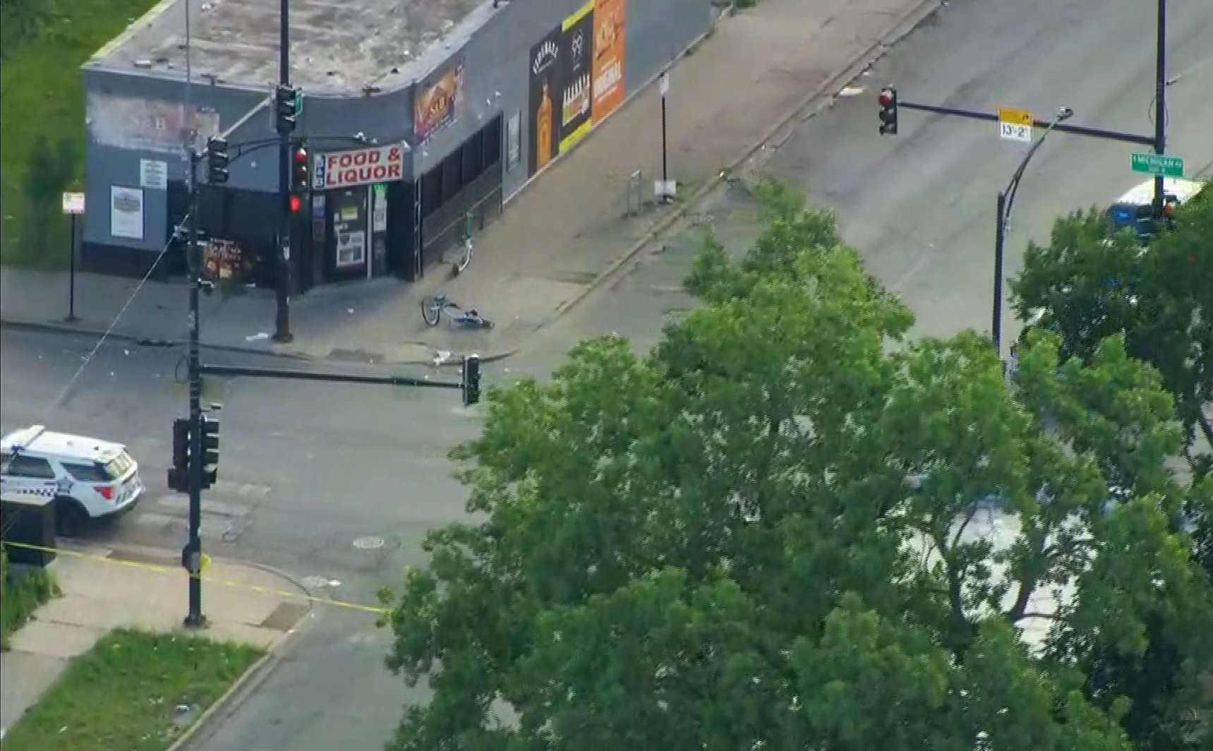 Man killed, bystander injured in West Pullman shooting: police