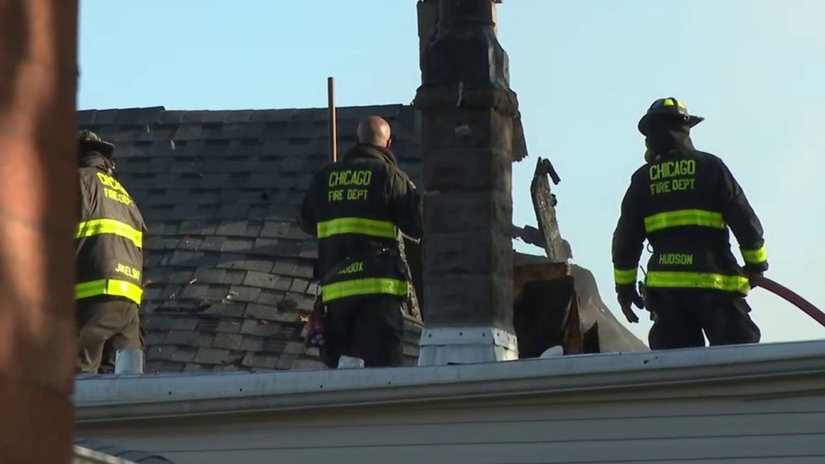 2 Chicago firefighters among 4 injured in massive Back of the Yards fire; 14 displaced