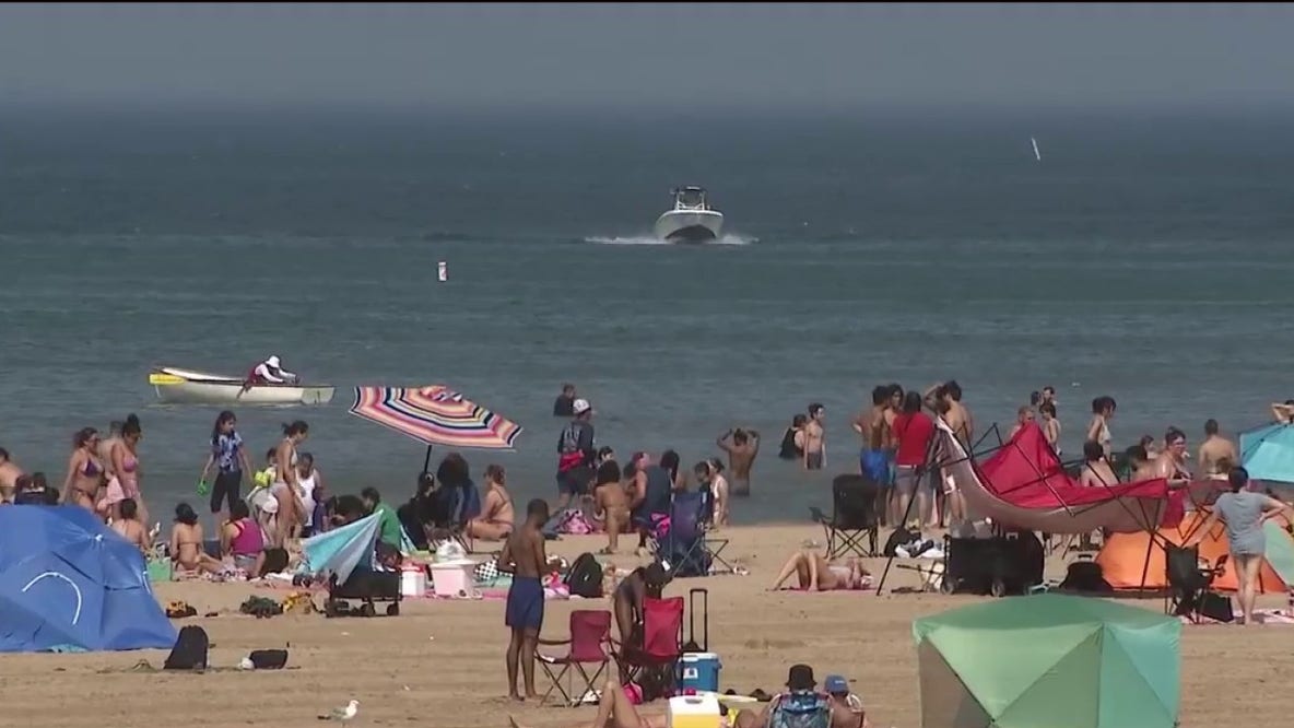 Heat wave draws crowds to Chicago beaches as temperatures jump into the 90s